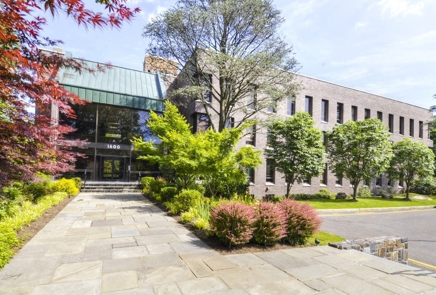 1600 Harrison Ave, Mamaroneck, NY for sale - Building Photo - Image 1 of 1
