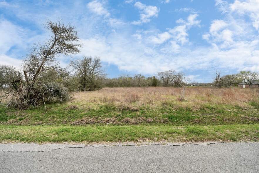 101 Westfield Ln, Friendswood, TX for sale - Building Photo - Image 2 of 26