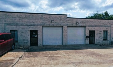 26700 Renaissance Pky, Warrensville Heights, OH for lease Interior Photo- Image 1 of 15