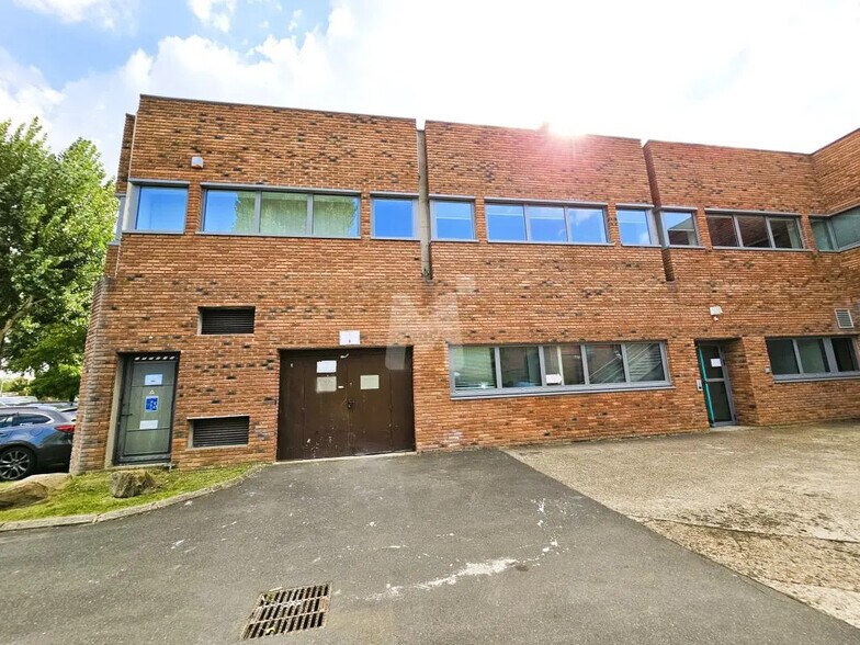 Flex in Évry-Courcouronnes for lease - Building Photo - Image 1 of 9