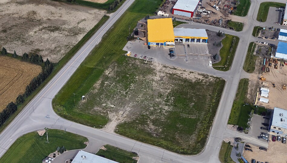 132 & 138 Clearmile Ave, Red Deer County, AB for sale - Aerial - Image 3 of 4