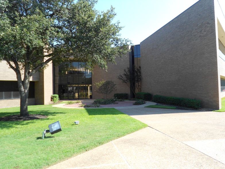 3833 S Texas Ave, Bryan, TX for lease - Building Photo - Image 3 of 14