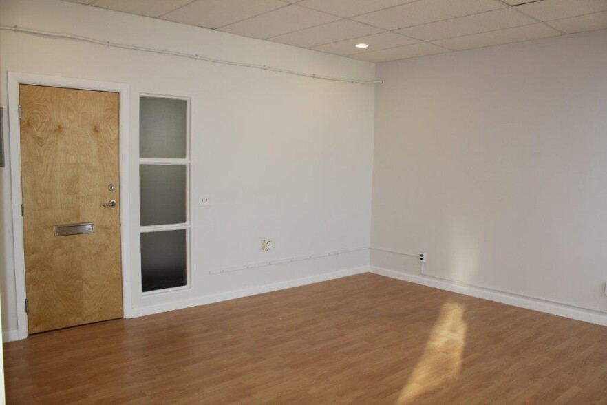 172-180 Taunton Ave, East Providence, RI for lease - Building Photo - Image 3 of 11