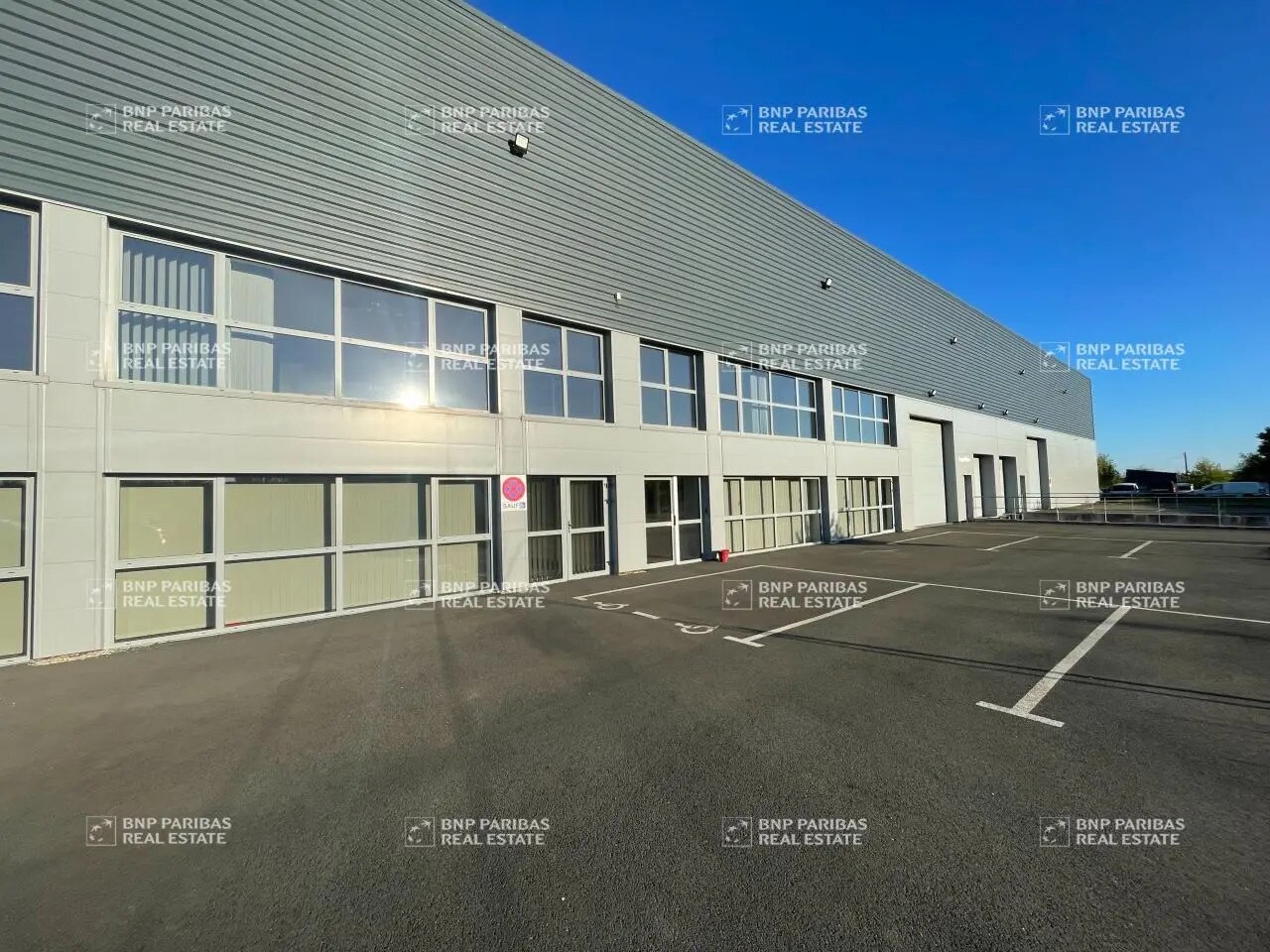 Flex in Noyal-Châtillon-sur-Seiche for lease Building Photo- Image 1 of 20
