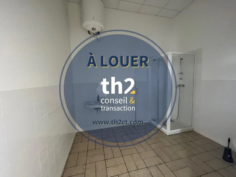 Flex in Saint-Lô for lease - Building Photo - Image 3 of 3