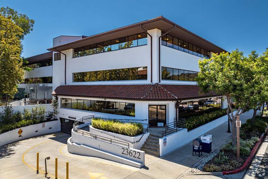 23622 Calabasas Rd, Calabasas, CA for lease - Building Photo - Image 1 of 4