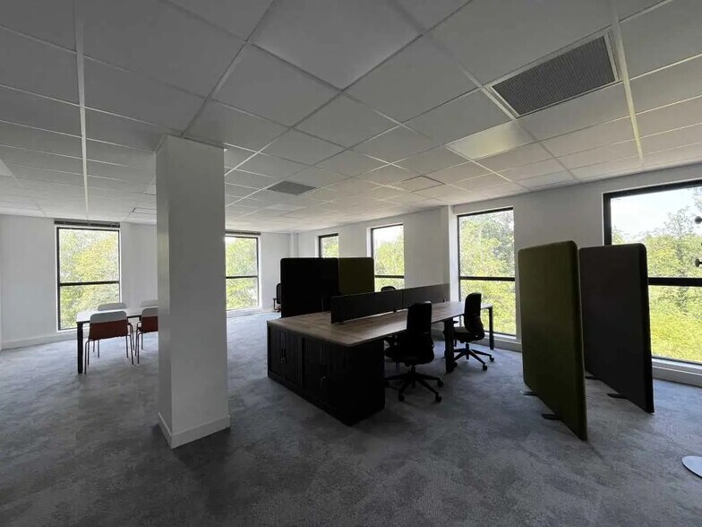 Office in Mérignac for lease - Interior Photo - Image 2 of 6