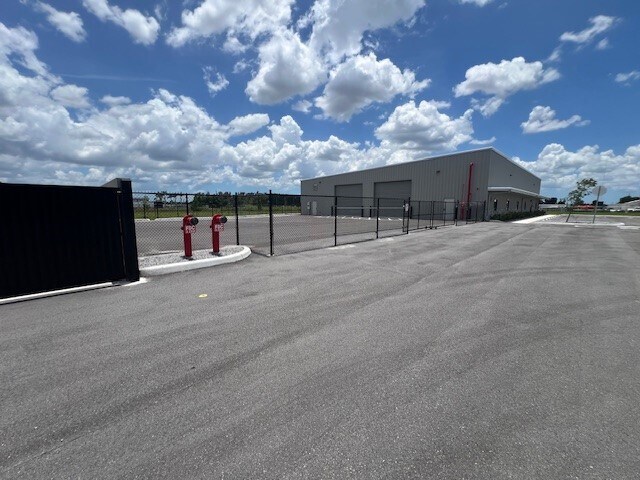 2954 Van Buren St, Fort Myers, FL for lease - Building Photo - Image 3 of 20