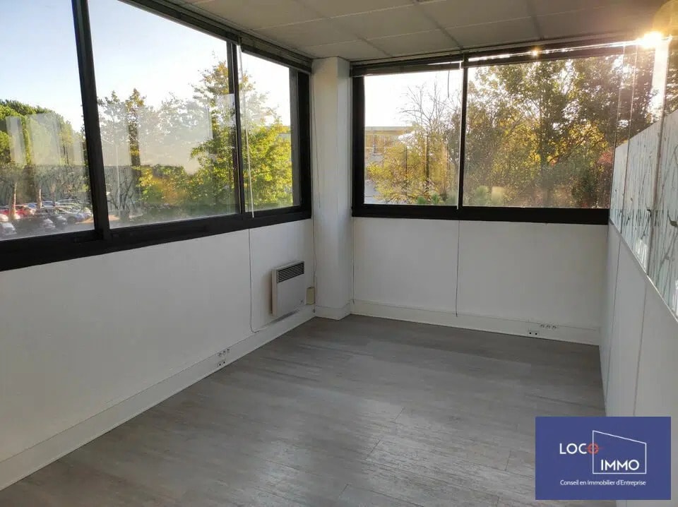 Office in Mérignac for lease Interior Photo- Image 1 of 6