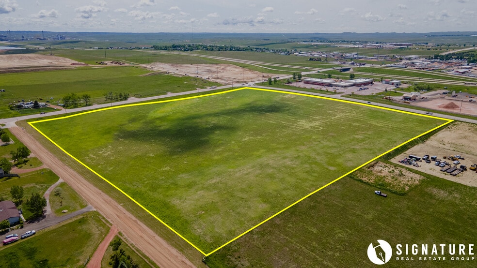 651 Garner Lake Rd, Gillette, WY for sale - Building Photo - Image 1 of 23