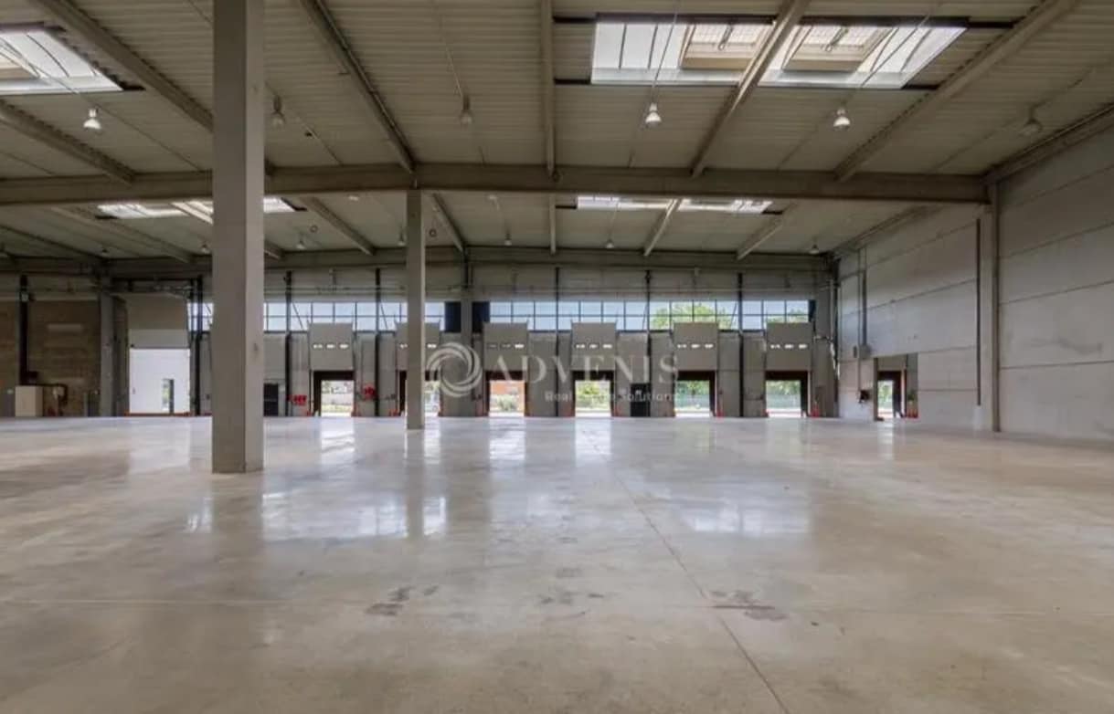 Office/Retail in Miribel for lease Interior Photo- Image 1 of 9