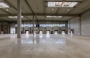 Office/Retail in Miribel for lease Interior Photo- Image 1 of 9