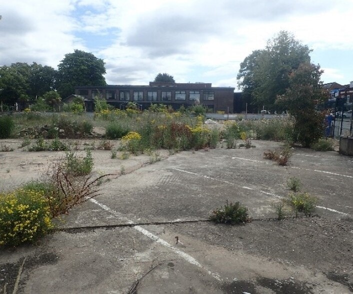 Warwick Road and Manor Farm Road portfolio of 2 properties for sale on LoopNet.com - Building Photo - Image 3 of 5