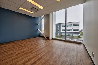 1645 Boul Lionel-Boulet, Varennes, QC for sale Interior Photo- Image 2 of 7