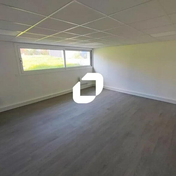 Office in Maisons-Alfort for lease - Interior Photo - Image 3 of 4