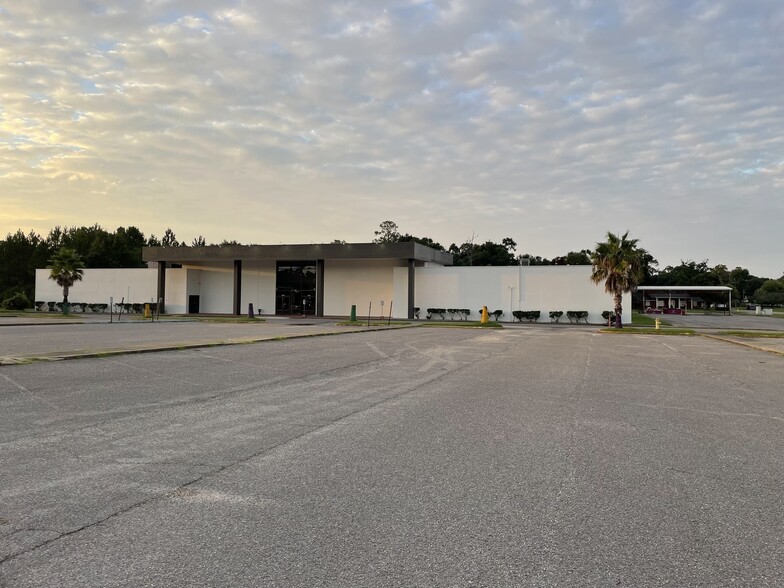 2001 E Pass Rd, Gulfport, MS for sale - Building Photo - Image 1 of 27