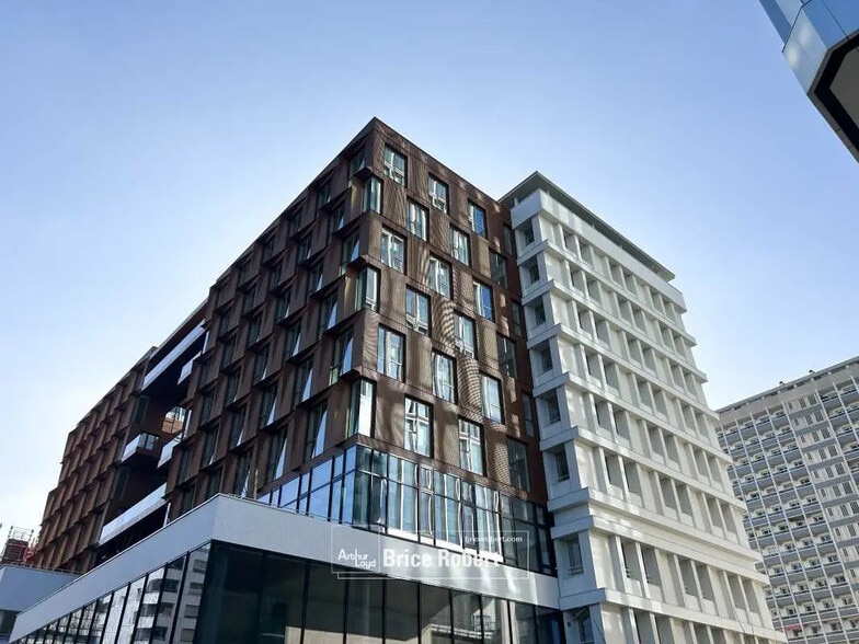 Office in Lyon for lease - Building Photo - Image 1 of 26