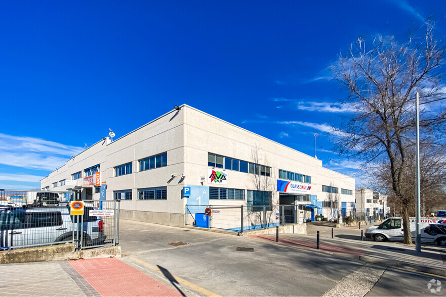 Calle Ronda Valdecarrizo, 47, Tres Cantos, Madrid for sale - Interior Photo - Image 1 of 1