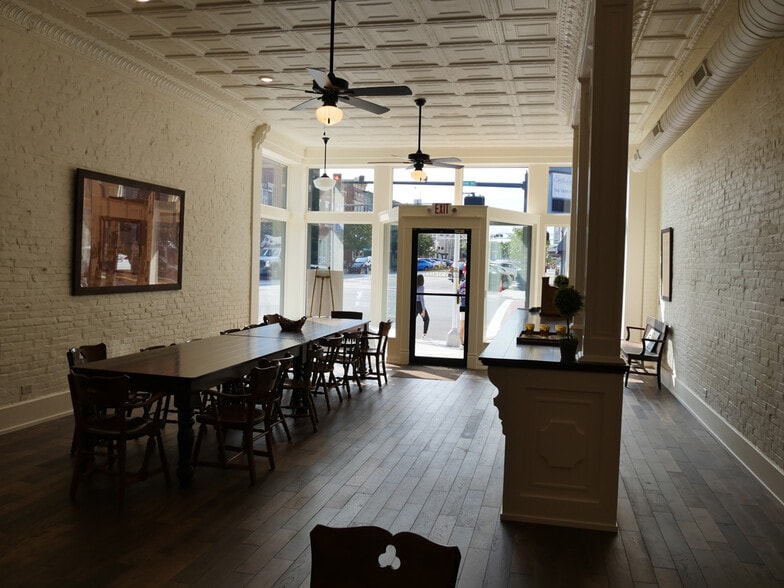 207 N Chestnut St, Seymour, IN for sale - Building Photo - Image 2 of 13