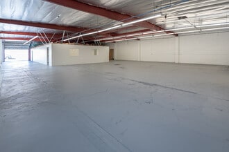 1720 E Holly Ave, El Segundo, CA for lease Building Photo- Image 2 of 3
