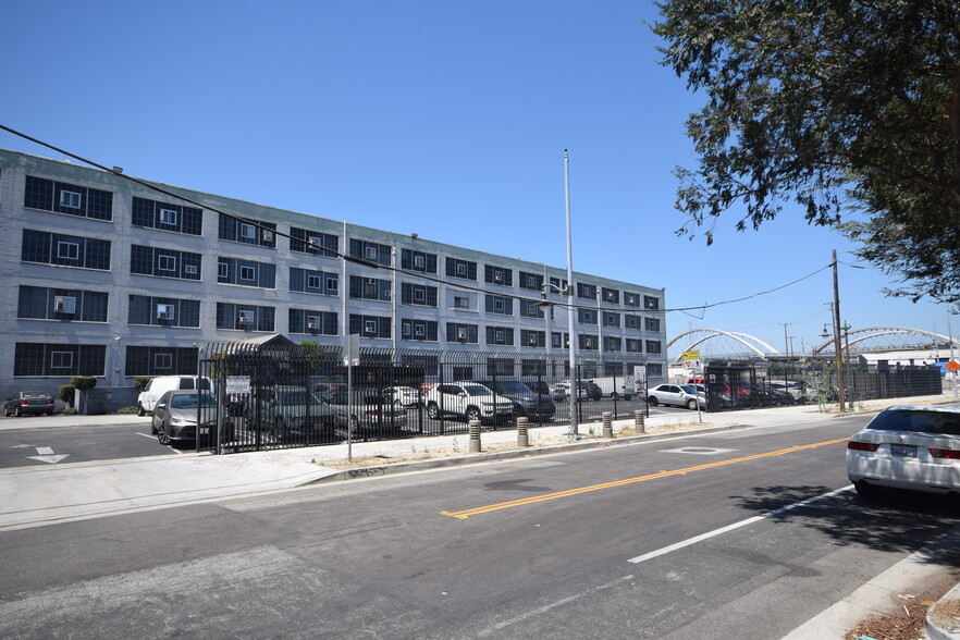 2155 E 7th St, Los Angeles, CA for lease - Building Photo - Image 2 of 6