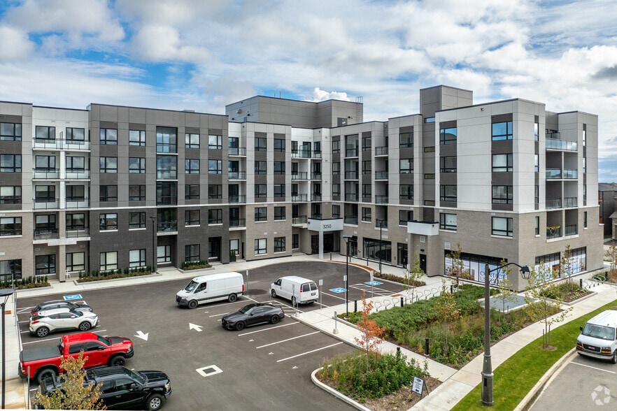 3240 Carding Mill Trl, Oakville, ON for sale - Building Photo - Image 3 of 3