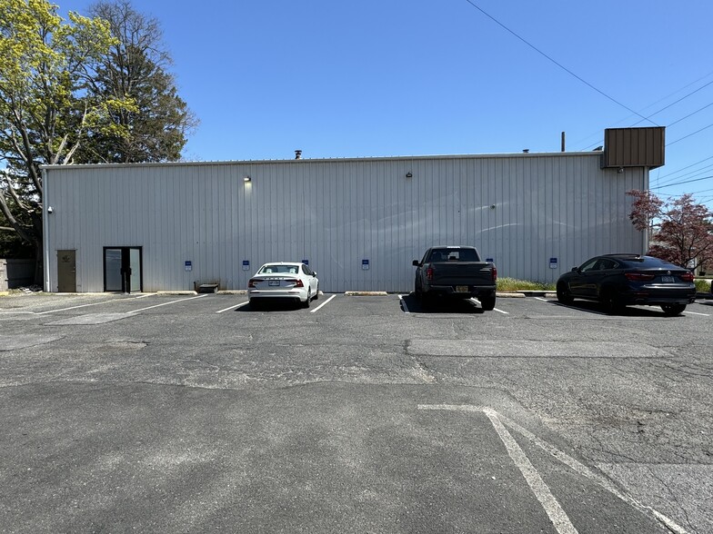 429 W Main St, Patchogue, NY for lease - Building Photo - Image 3 of 11