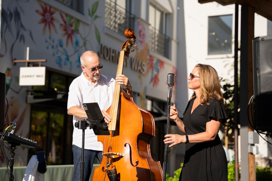 7227-7393 SW Bridgeport Rd, Portland, OR for lease - Building Photo - Image 3 of 7