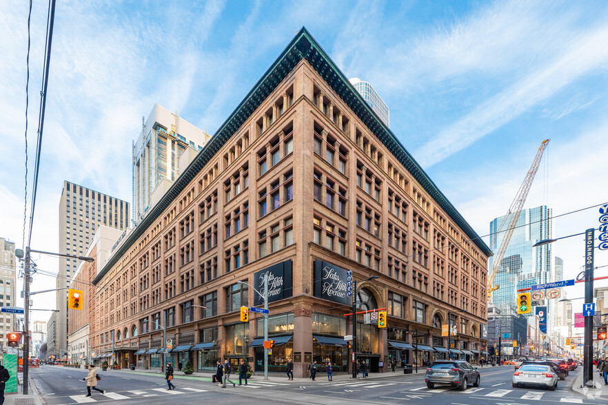 176 Yonge St, Toronto, ON for lease - Building Photo - Image 2 of 3