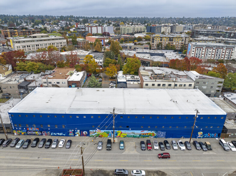 Ballard Magnum Building & Parking Lot portfolio of 2 properties for sale on LoopNet.com - Building Photo - Image 3 of 43