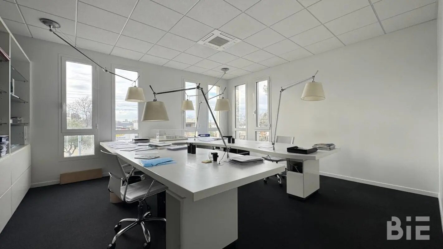 Office in Mérignac for lease Interior Photo- Image 1 of 5