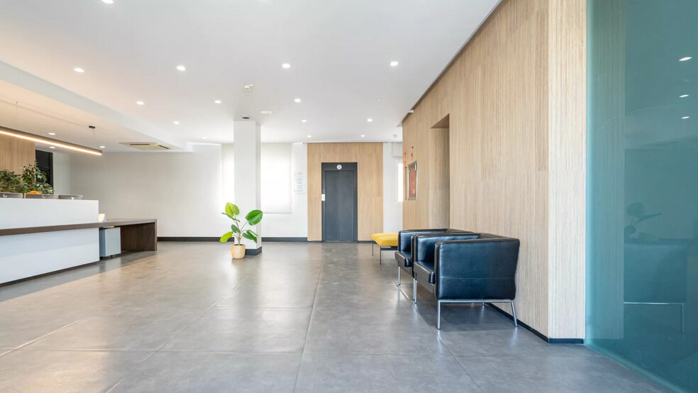 Office in Alcobendas, Madrid for lease - Lobby - Image 1 of 19