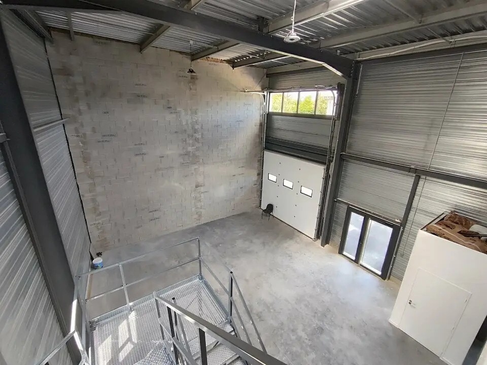 Flex in Bourgoin-Jallieu for lease Building Photo- Image 1 of 10