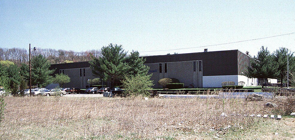 120-122 Shawmut Rd, Canton, MA for lease - Building Photo - Image 1 of 3