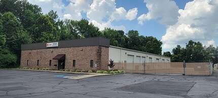 4882 English Towne Dr, Memphis, TN for lease Building Photo- Image 2 of 29