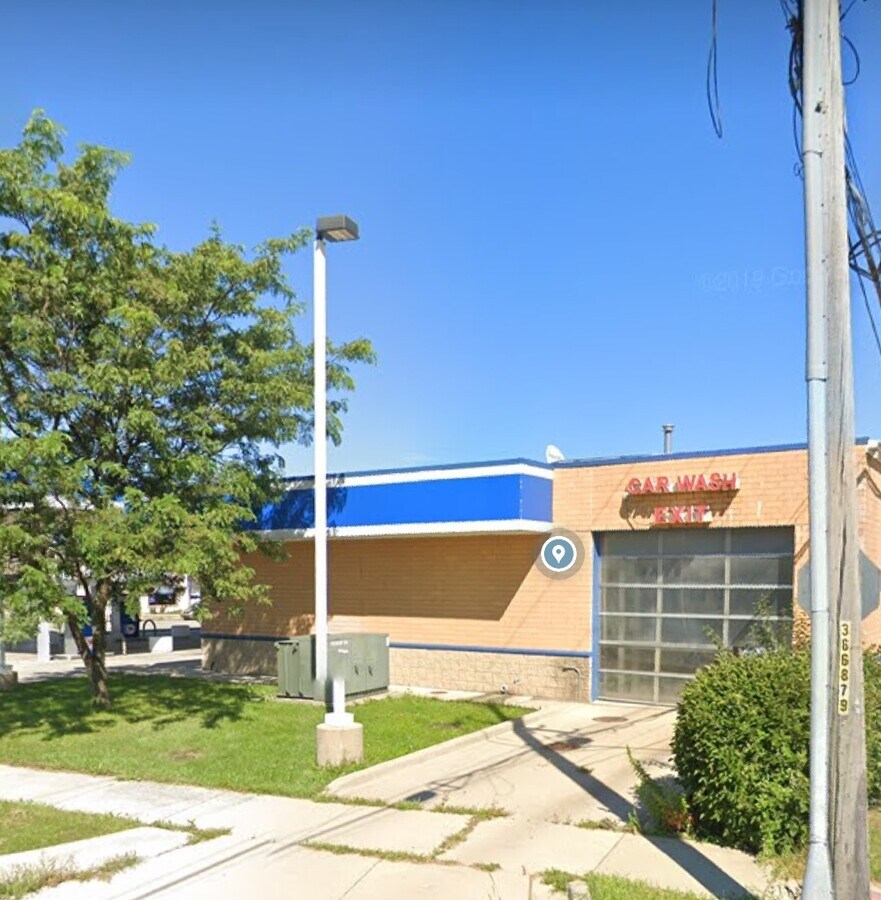 2107 Grand Ave, Waukegan, IL 60085