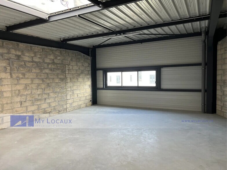 Flex in Épinay-sur-Seine for lease - Building Photo - Image 3 of 7