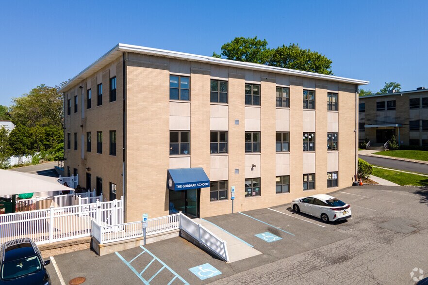 120 Charlotte Pl, Englewood Cliffs, NJ for lease - Building Photo - Image 2 of 3