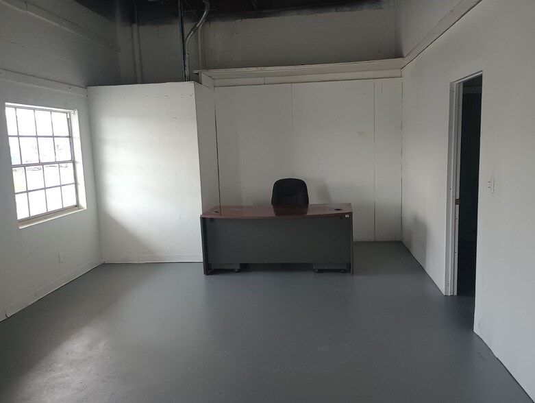 5140-5212 NE 12th Ave, Oakland Park, FL for lease - Interior Photo - Image 2 of 4