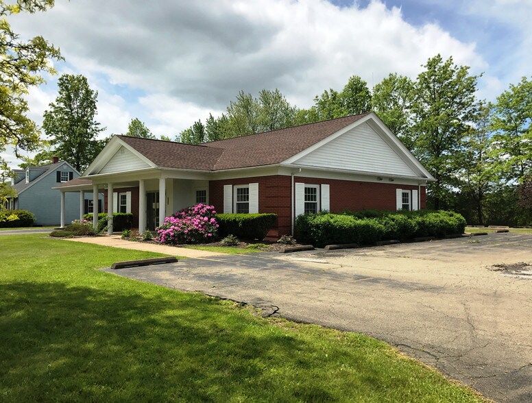 9894 Meadville St, Cranesville, PA 16410