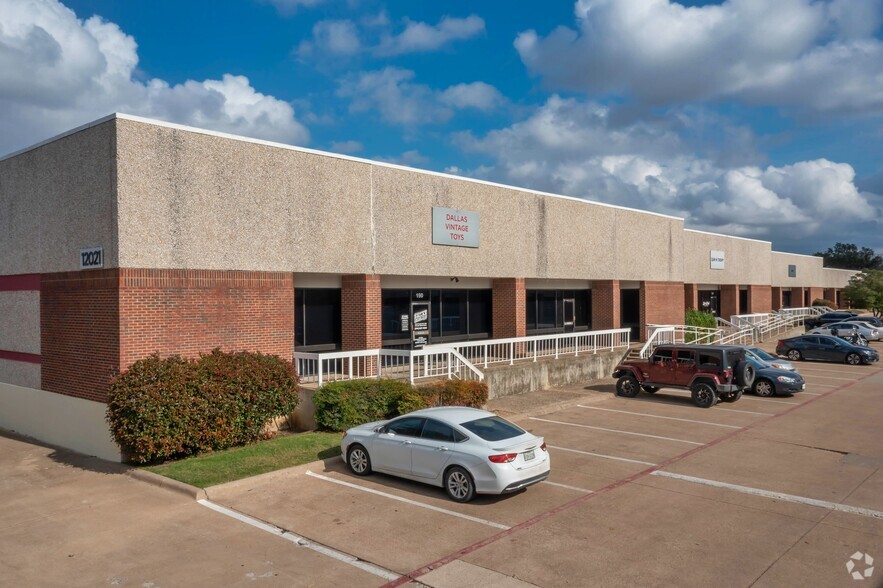 11805-11819 Forestgate Dr, Dallas, TX for lease - Primary Photo - Image 2 of 5