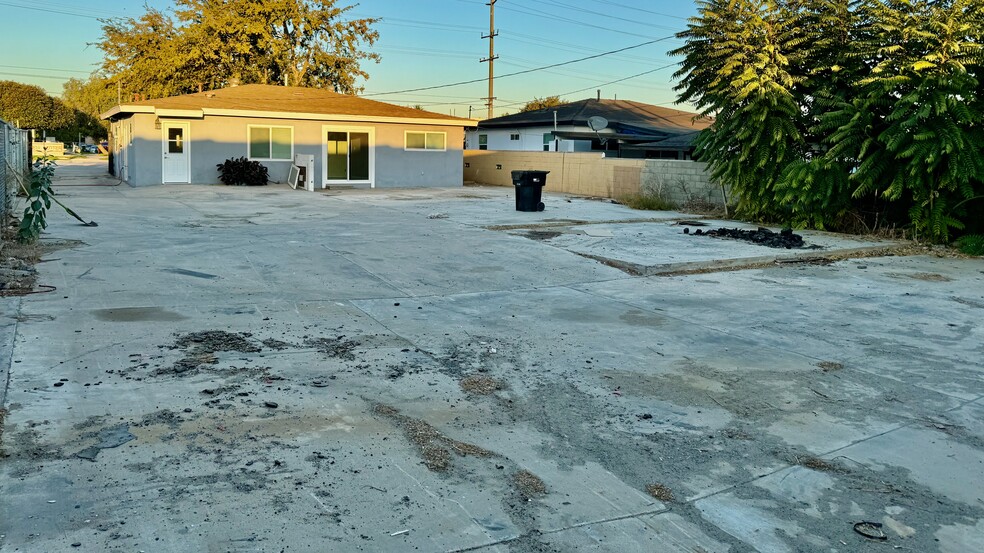 219 N Lincoln Ave, Corona, CA for lease - Building Photo - Image 3 of 15