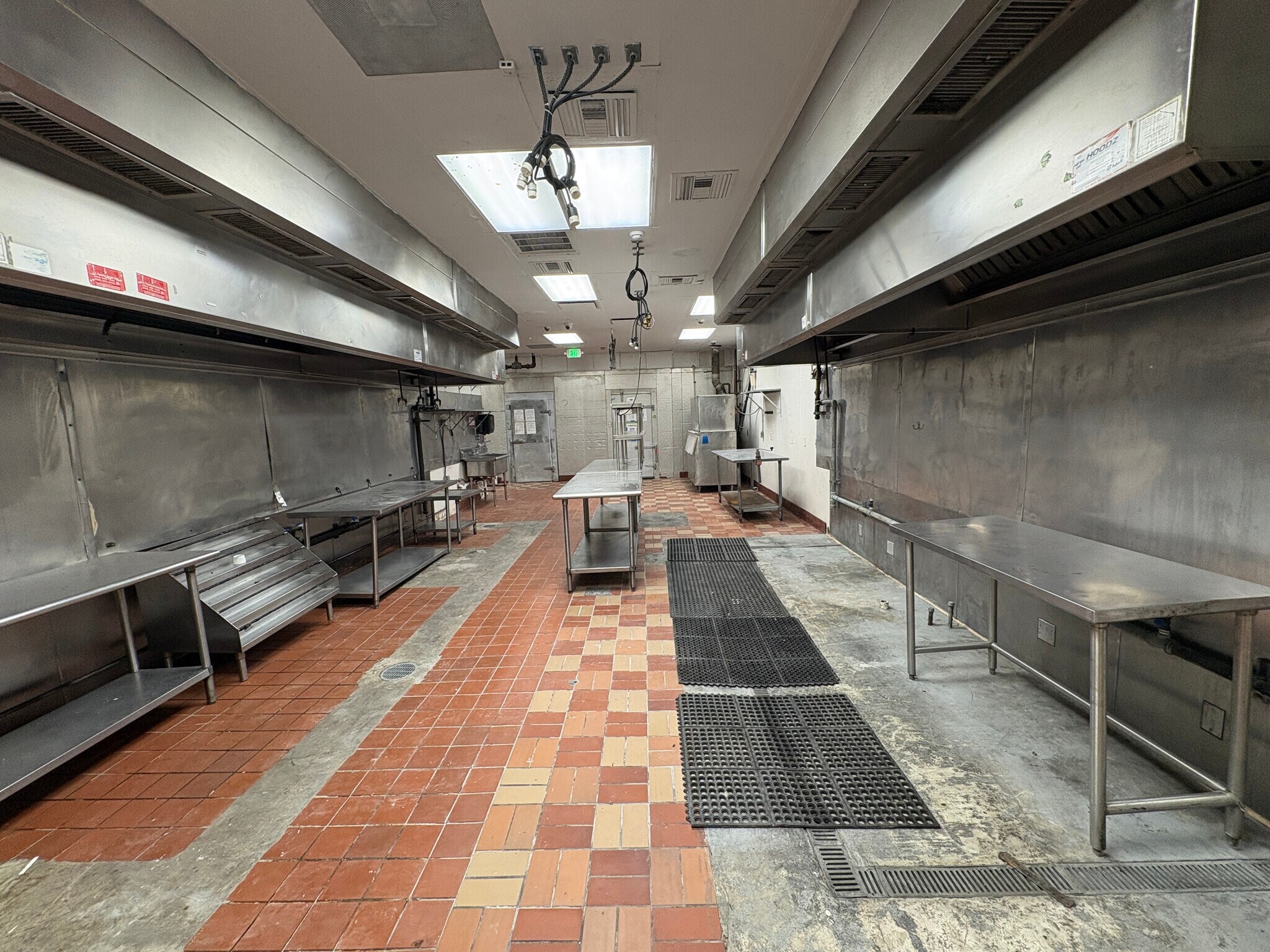 220 NW 180th Ave, Pembroke Pines, FL for sale Interior Photo- Image 1 of 1