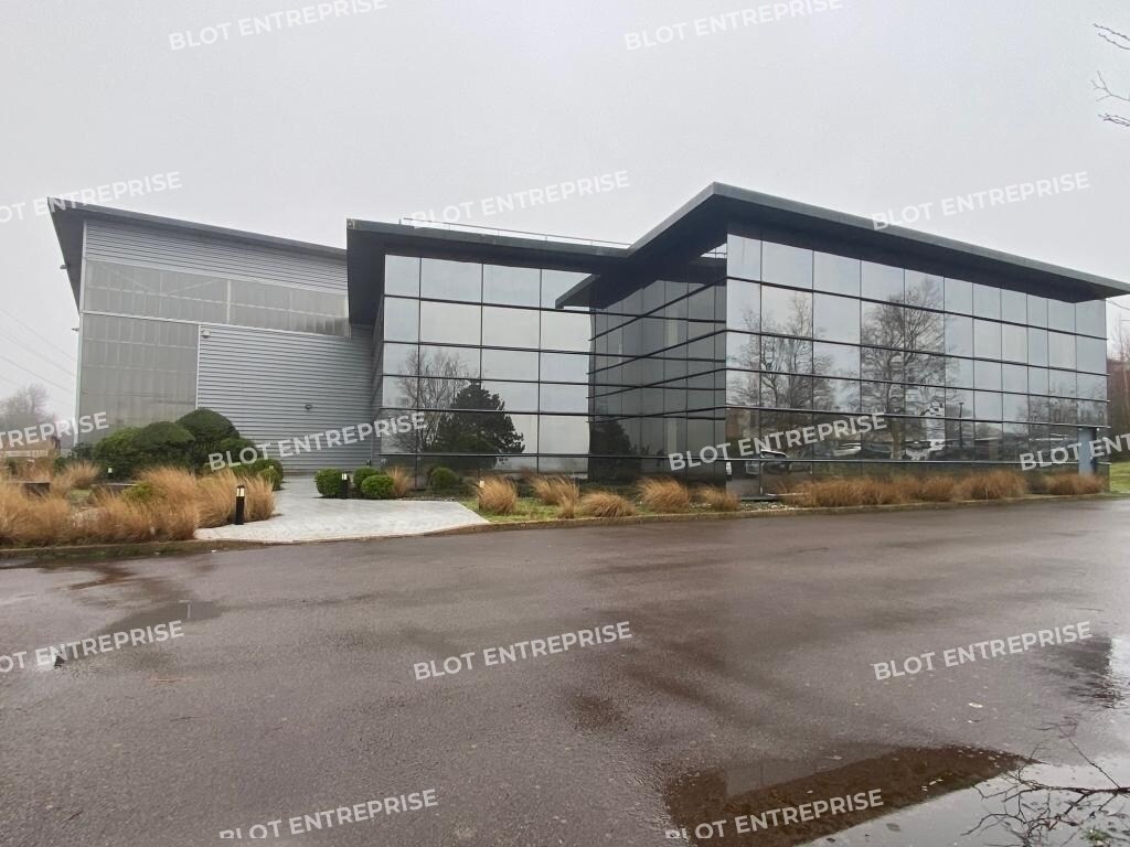 Industrial in Quimper for lease Building Photo- Image 1 of 6