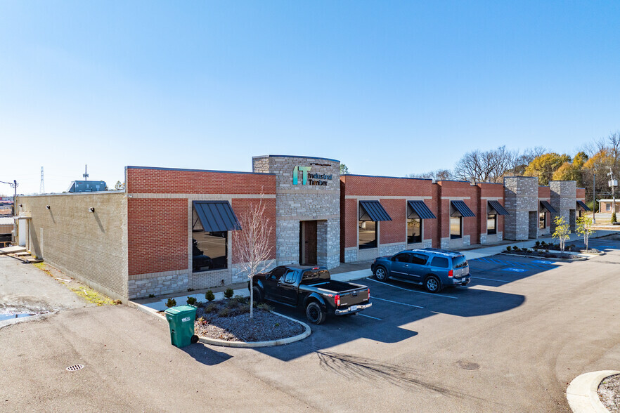 807-809 Varsity Dr, Tupelo, MS for lease - Building Photo - Image 1 of 9