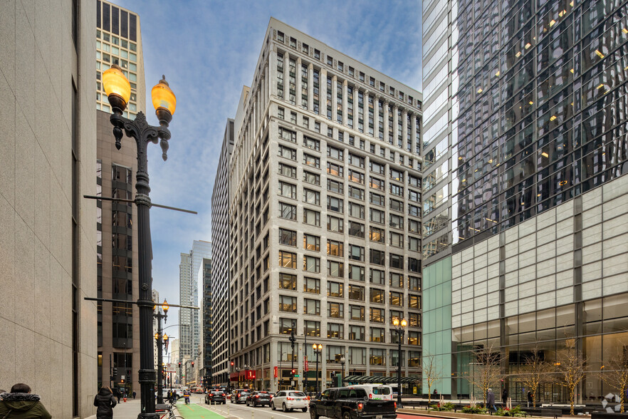 1 N Dearborn St, Chicago, IL for lease - Building Photo - Image 1 of 8