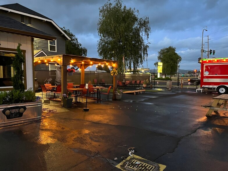 411 Oregon Way, Longview, WA for sale - Building Photo - Image 2 of 13