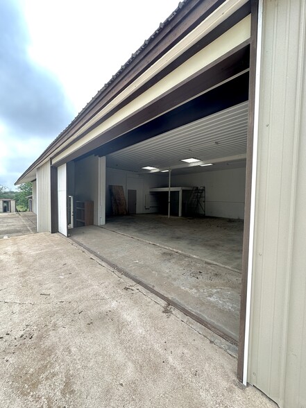 2207 Lynnbrook Dr, Austin, TX for lease - Building Photo - Image 3 of 6