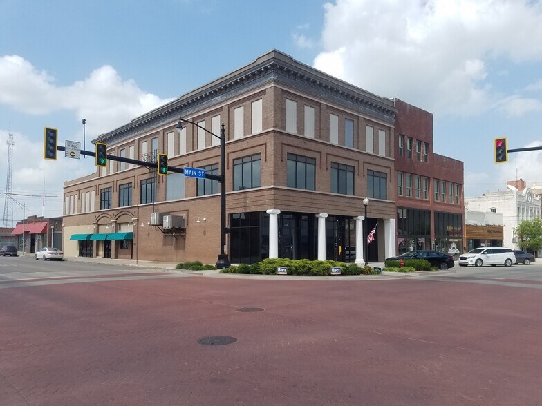 22 W Main St Shawnee Ok 74801 Office For Sale Loopnet Com