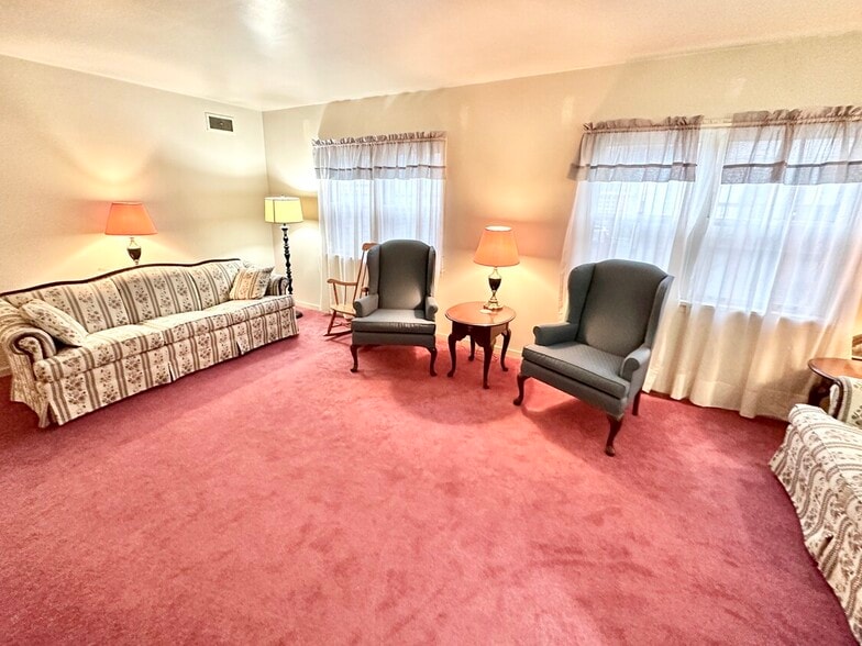 616 Washington St, Sewickley, PA for lease - Interior Photo - Image 2 of 9